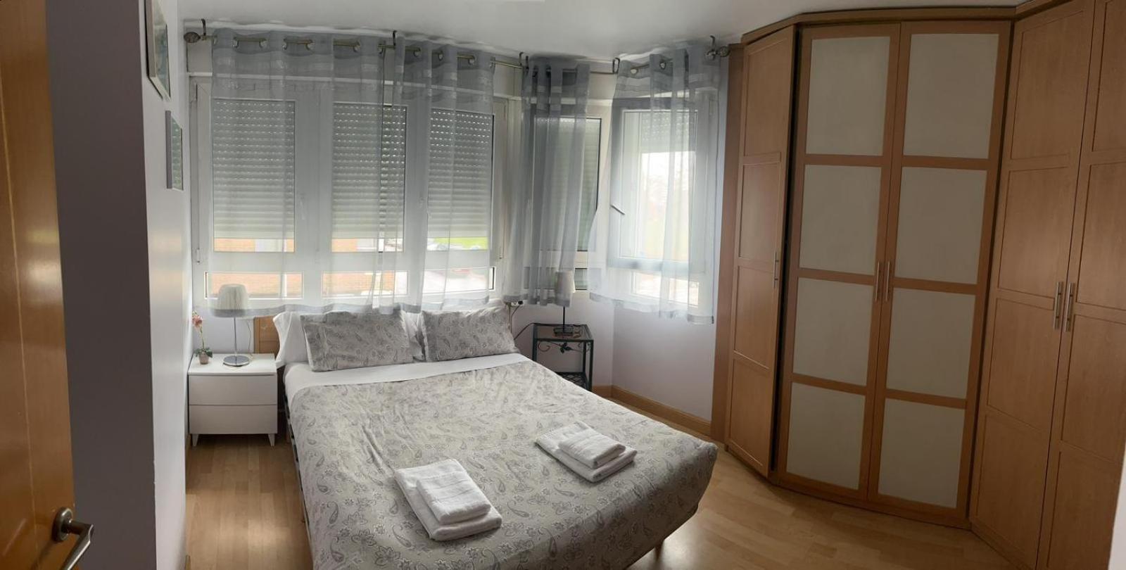 Alojamientos Olga Pamplona Exterior photo A bedroom in a vacation rental