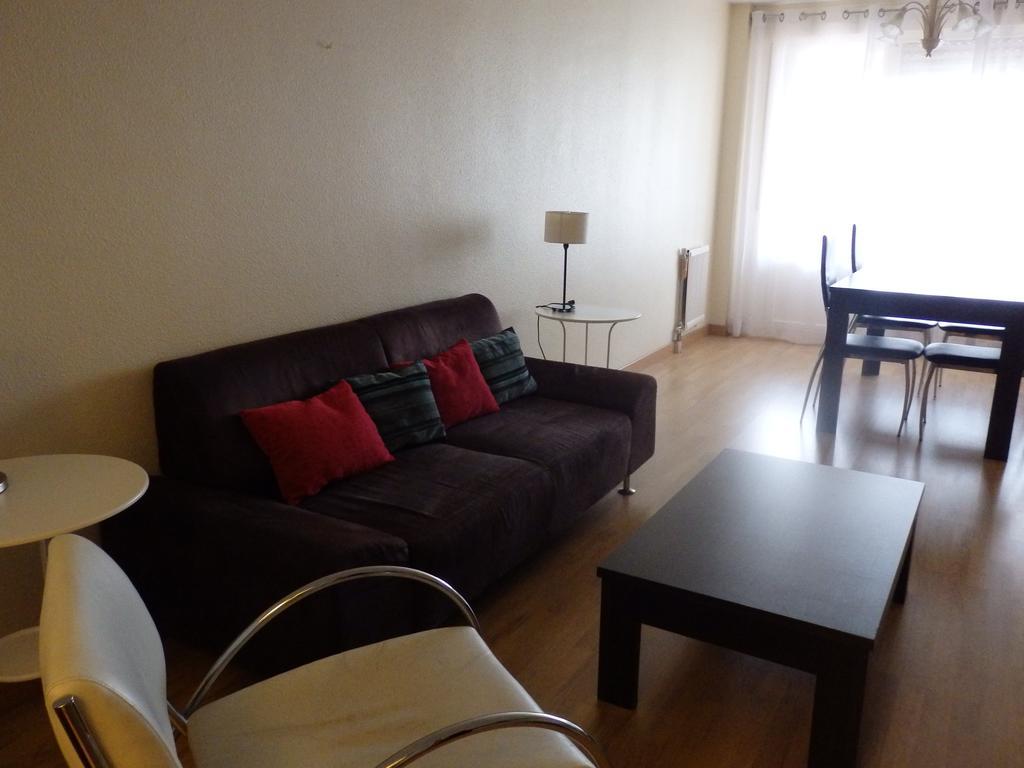 Alojamientos Olga Pamplona Exterior photo A living room in Madrid, Spain