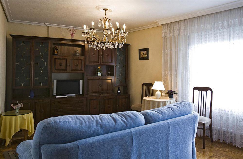 Alojamientos Olga Pamplona Exterior photo A living room