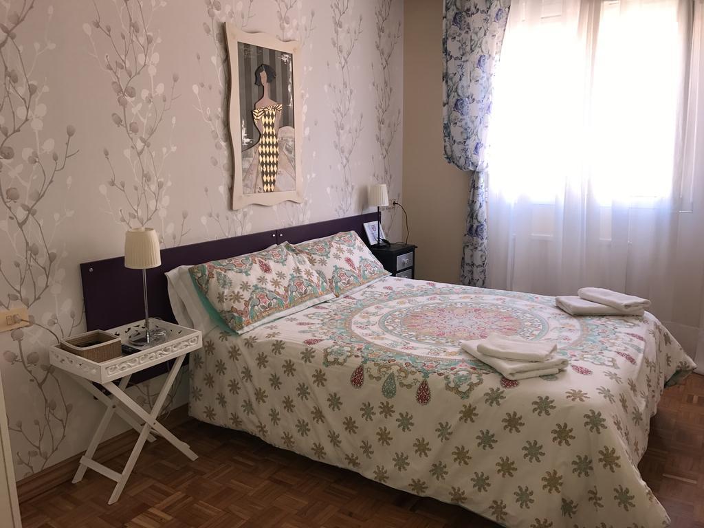 Alojamientos Olga Pamplona Exterior photo A guest room at the hotel