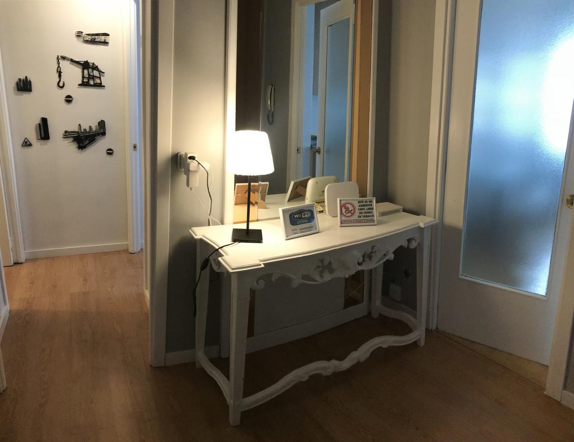 Alojamientos Olga Pamplona Room photo A console table