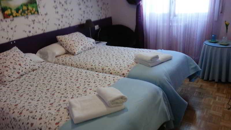 Alojamientos Olga Pamplona Exterior photo A guest room at the hotel