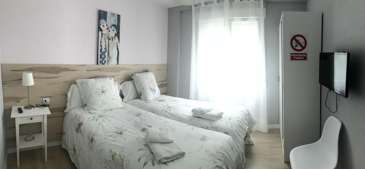 Alojamientos Olga Pamplona Exterior photo A room at the hotel