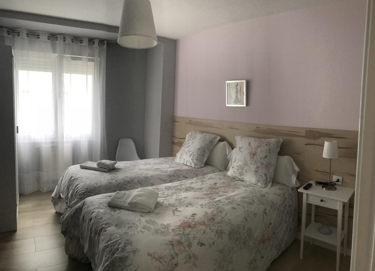 Alojamientos Olga Pamplona Exterior photo A room at the hotel